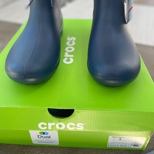 Crocs rubber boots in dark blue size 8
